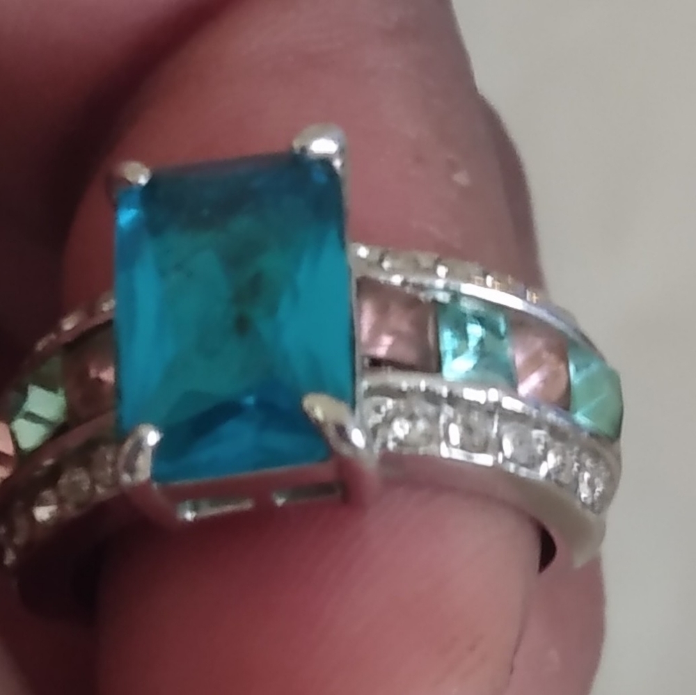 Ring - Picture 3 of 6